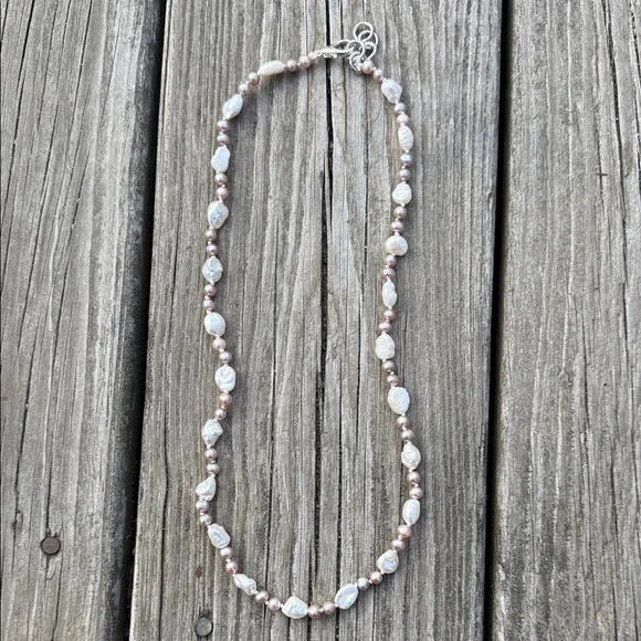 Elegant Pearl Necklace - Picture 5 of 8